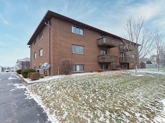4th image of 4195 Fairview Dr APT 10