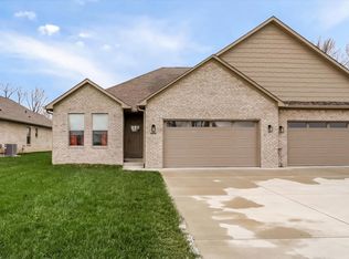 1022 Paris Dr, Franklin, IN 46131