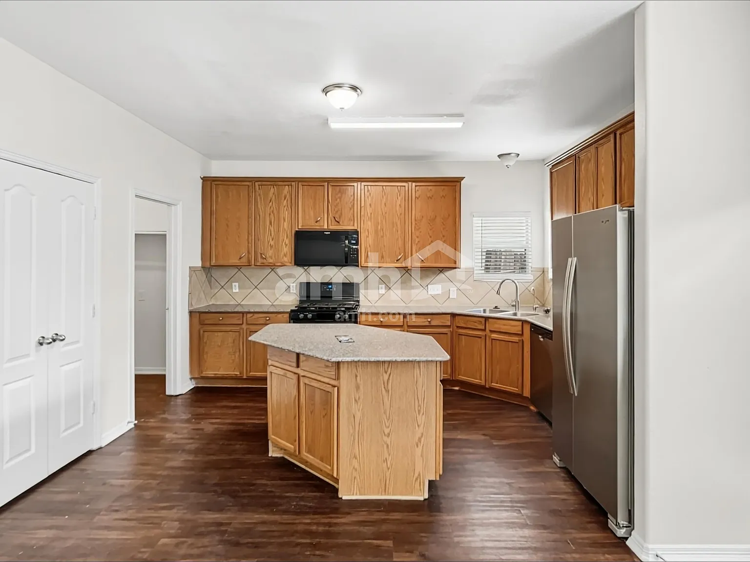 3 bed, 2.5 bath, 2163 sqft, $1,930 — Photo 3