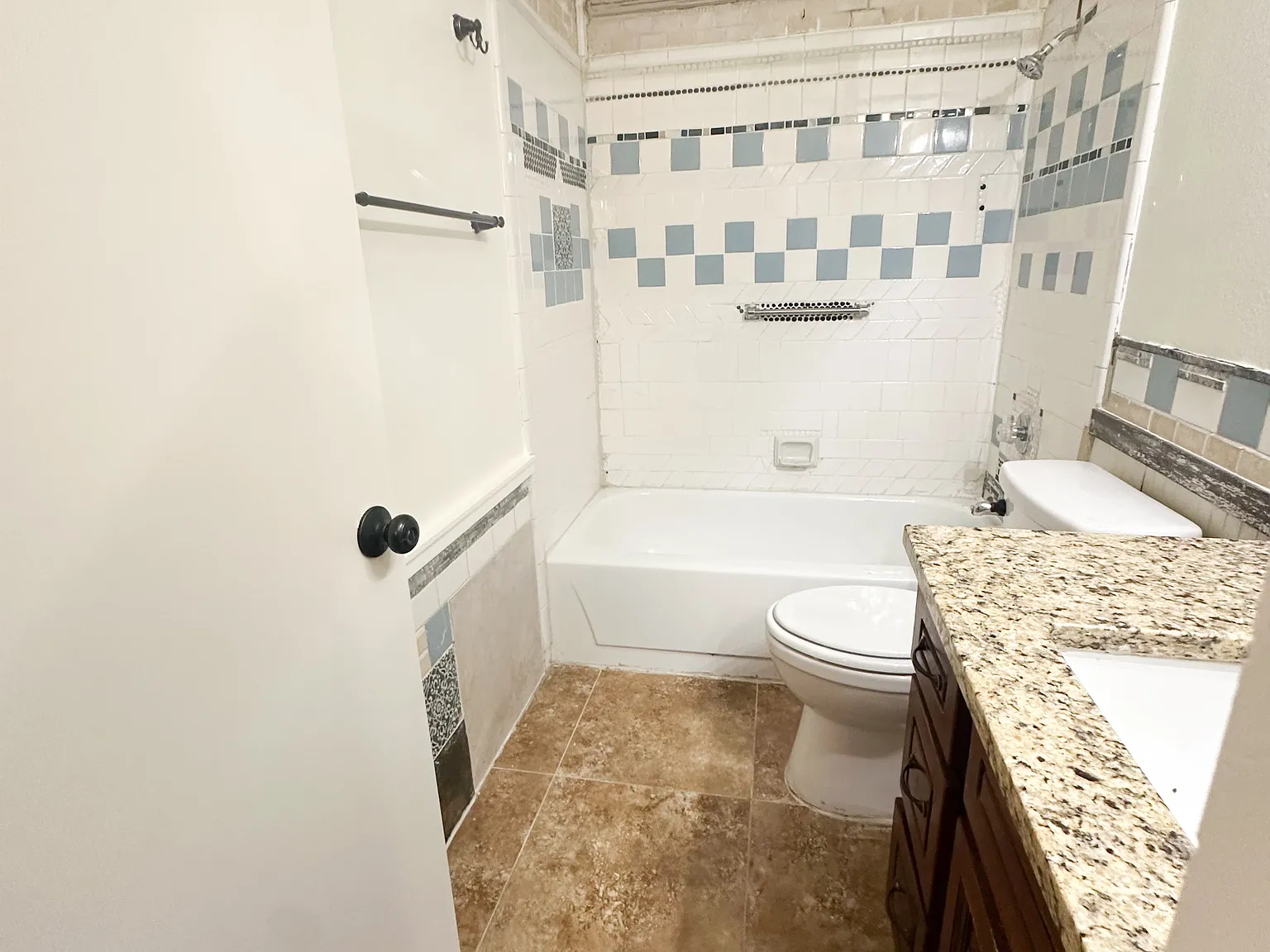 2 bed, 1056 sqft, $1,975 — Photo 3