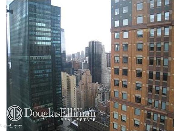 4th image of 150-156 W 56th St APT 4306