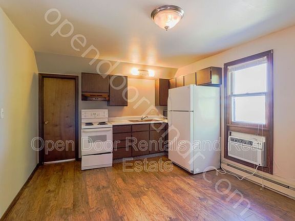 2nd image of 713 1/2 N Main St