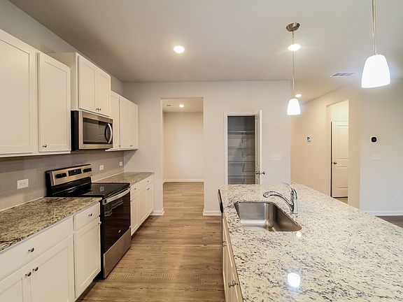 5th image of 177 Summerwood Ln