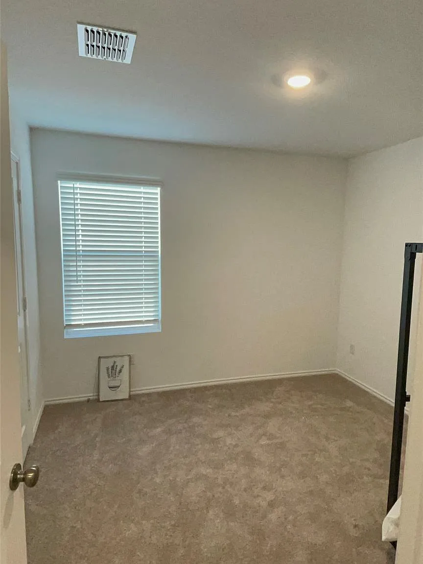 3 bed, 2.0 bath, 1400 sqft, $1,700 — Photo 3