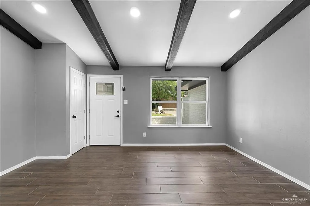 3 bed, 2.0 bath, 1519 sqft, $1,850 — Photo 2