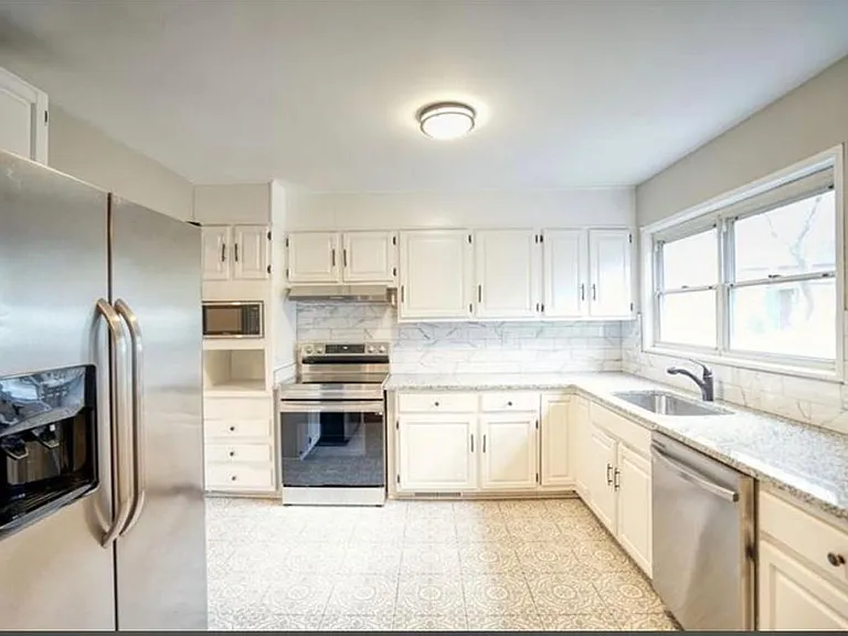 104 College Cir — Photo 3