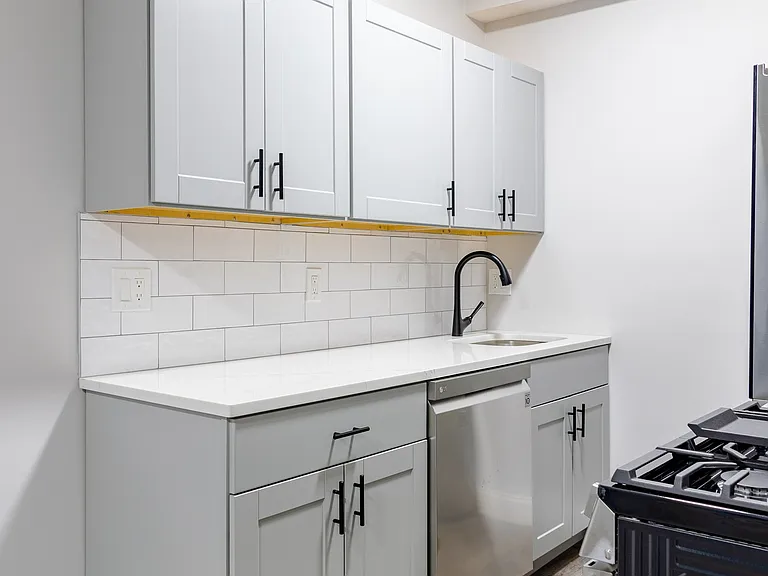 626 E 6th St #2 — Photo 5