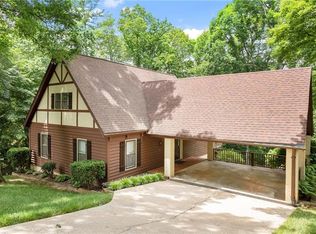 5562 Clearlake Dr, Hickory, NC 28601