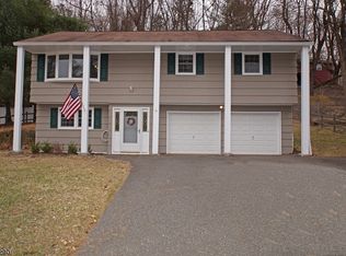 8 Shore Rd, Andover, NJ 07821