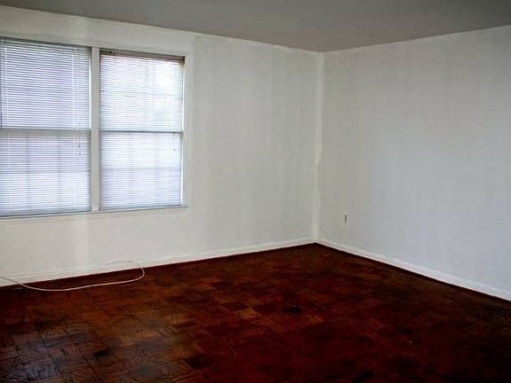 5th image of 784 Quince Orchard Blvd APT 102