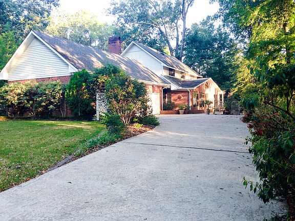 5th image of 110 Woodstock Dr