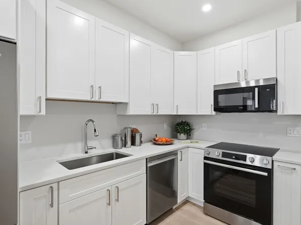 66 Tileston St #101, Everett, MA 02149