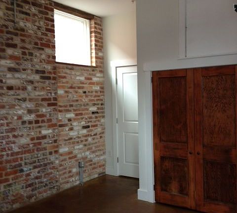 4th image of 215 E Bank St APT 3