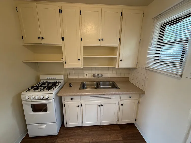 1405 Dr Martin Luther King Jr Ave NE — Photo 10