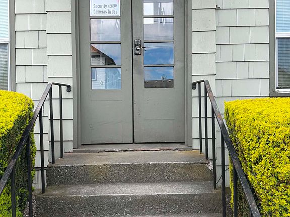 2nd image of 119 S Washington St #3