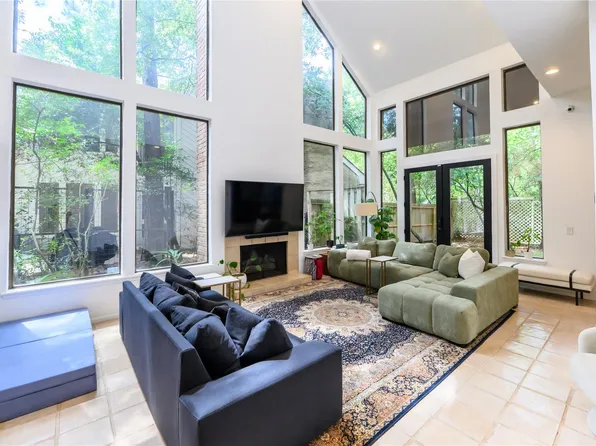 110 Sugarberry Cir, Houston, TX 77024