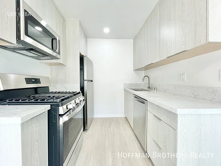 1017 Ocean Park Blvd #5 — Photo 3