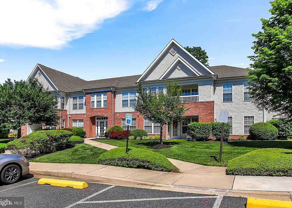 1st image of 1408 Bonnett Pl Unit 215