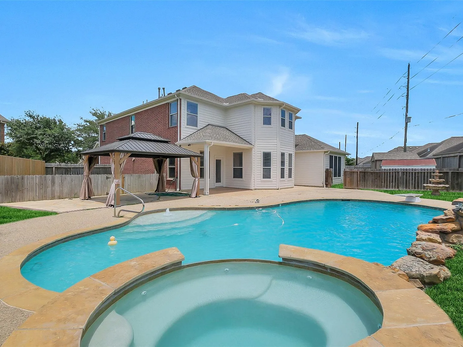 5 bed, 3.5 bath, 4456 sqft, $4,750 — Photo 1