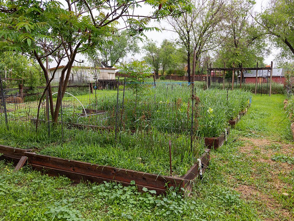 Do you like to garden?