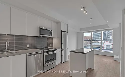 8868 Yonge St Photo 1