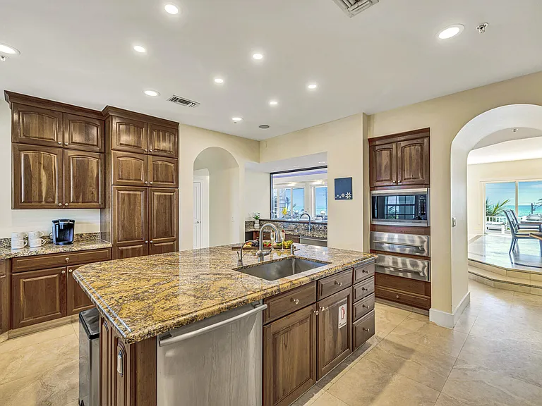 Gulfview Dr — Photo 3