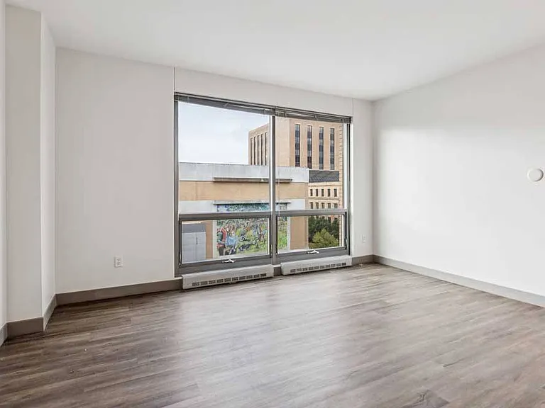 Midtown Crossing Apartments — Photo 57