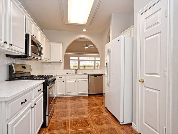 3rd image of 12241 Abbey Glen Ln