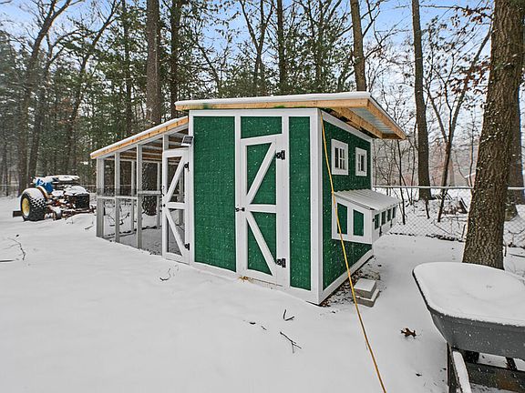 4th image of 2716 River Rd