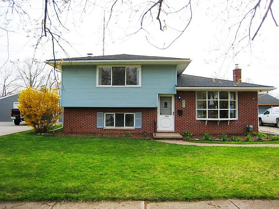 2nd image of 921 Worchester Dr