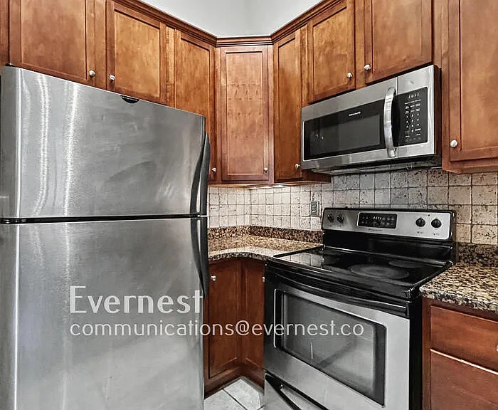2418 E Franklin St #U104 — Photo 3