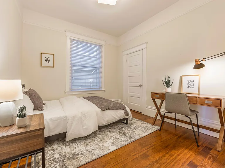 259 S Van Ness Ave — Photo 15
