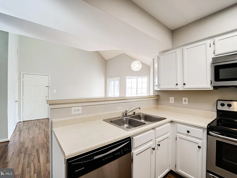 7012 Irwell Ln #14E — Photo 11