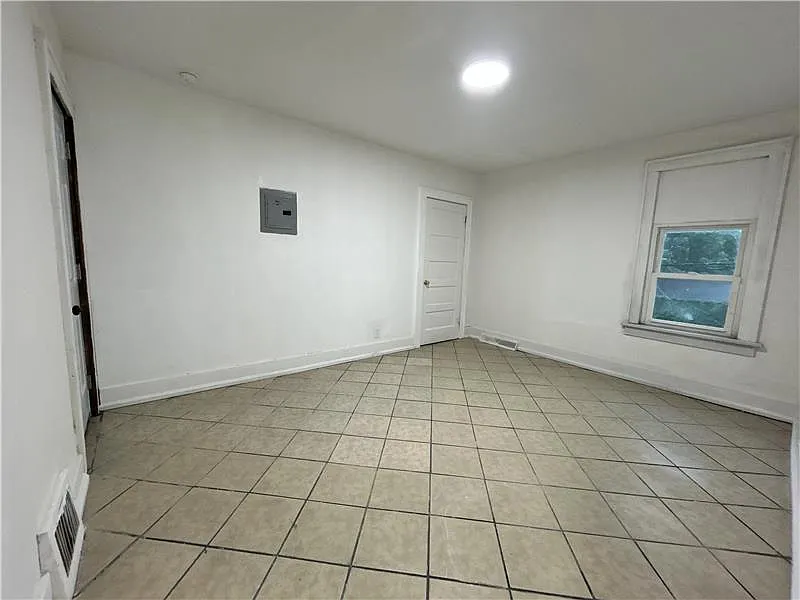 Studio, $625 — Photo 3