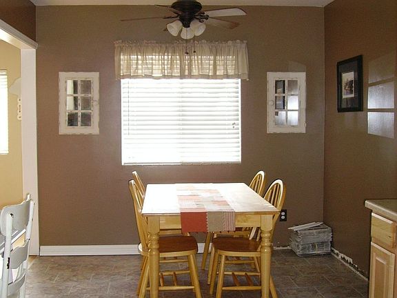Eat-in family kitchen