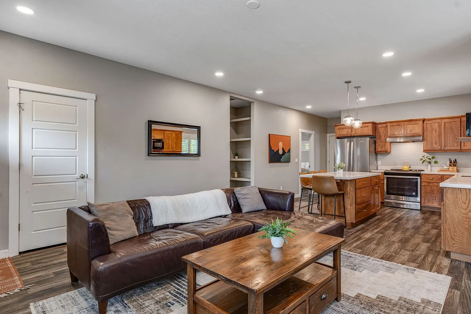 3 bed, 2.0 bath, 1194 sqft, $3,906 — Photo 1