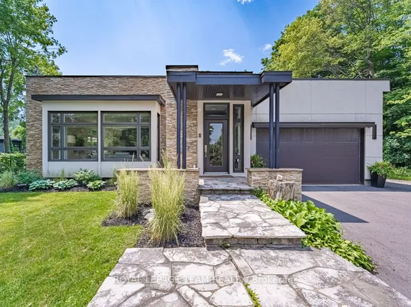 17 Kaymar Dr, Ottawa, ON K1J 7C8