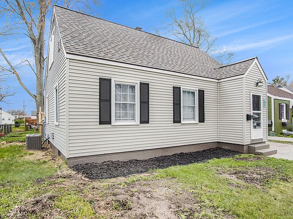 3rd image of 1515 Winchester Dr