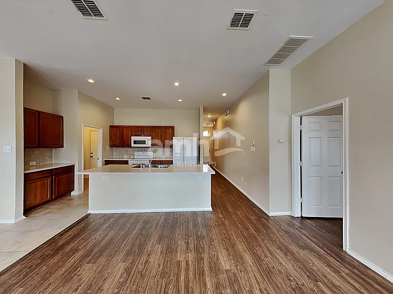 528 Paddle Dr — Photo 6