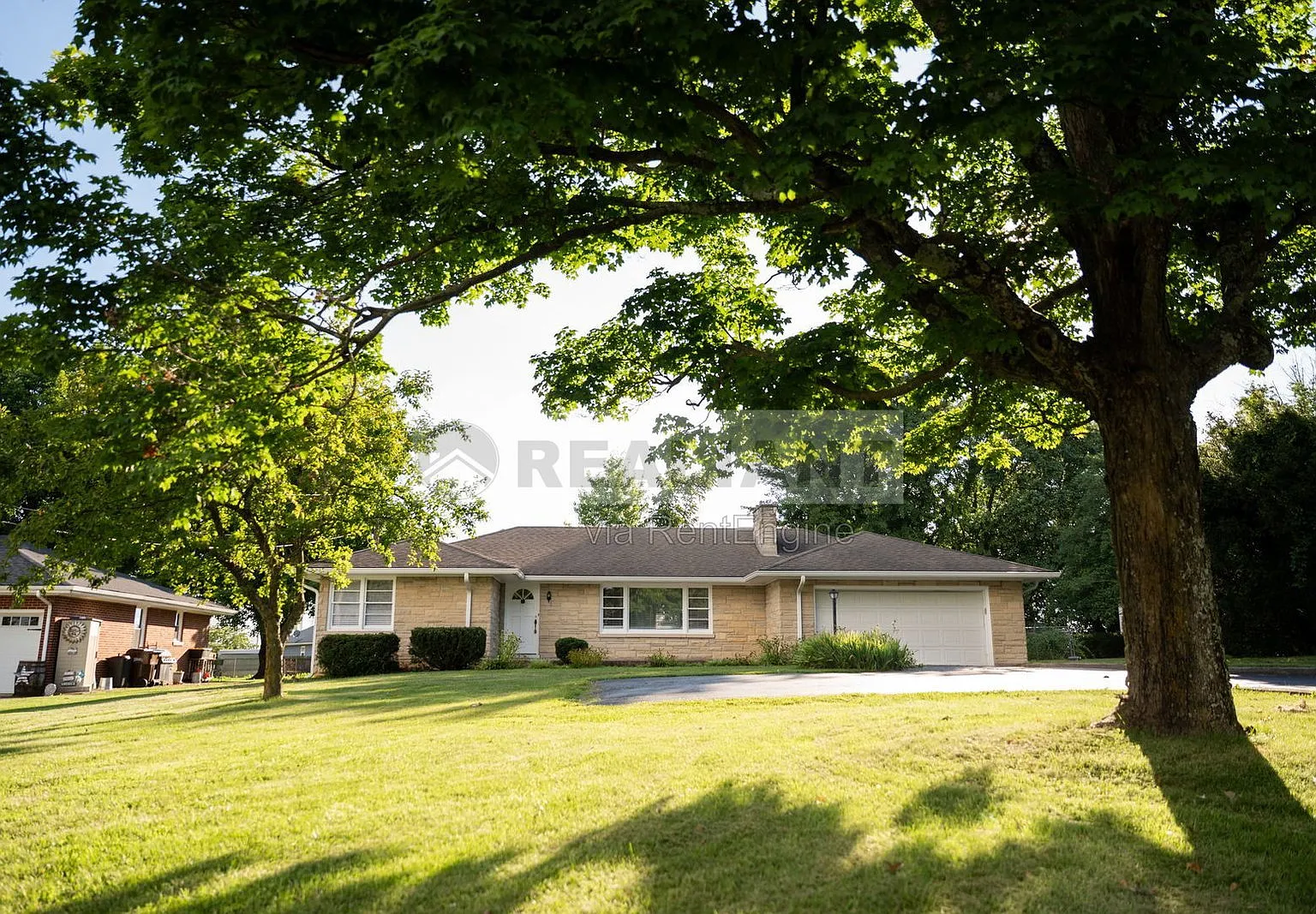 3 bed, 1.5 bath, 1600 sqft, $1,995 — Photo 1