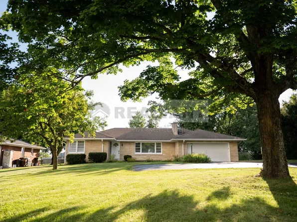 517 N 3rd St, Nicholasville, KY 40356