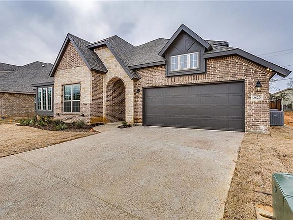 3rd image of 3823 Pine Valley Ln
