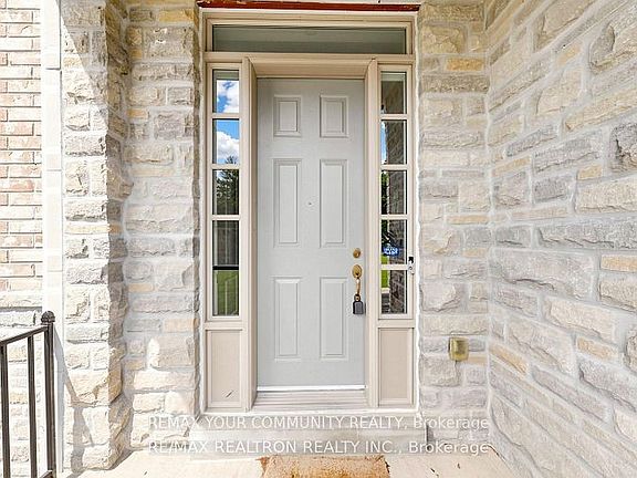 3rd image of 40 Meadowsweet Ln