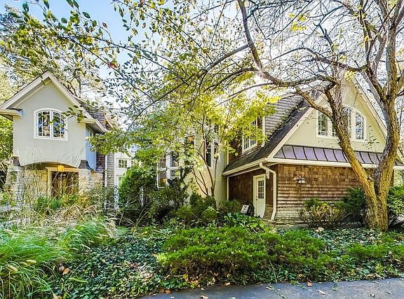 2nd image of 2735 Edgewood Ln