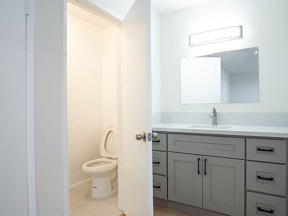 3rd image of 2534 E Park Ln #D