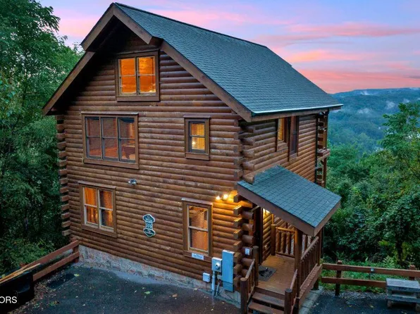 2934 Legacy Vista Dr, Sevierville, TN 37876