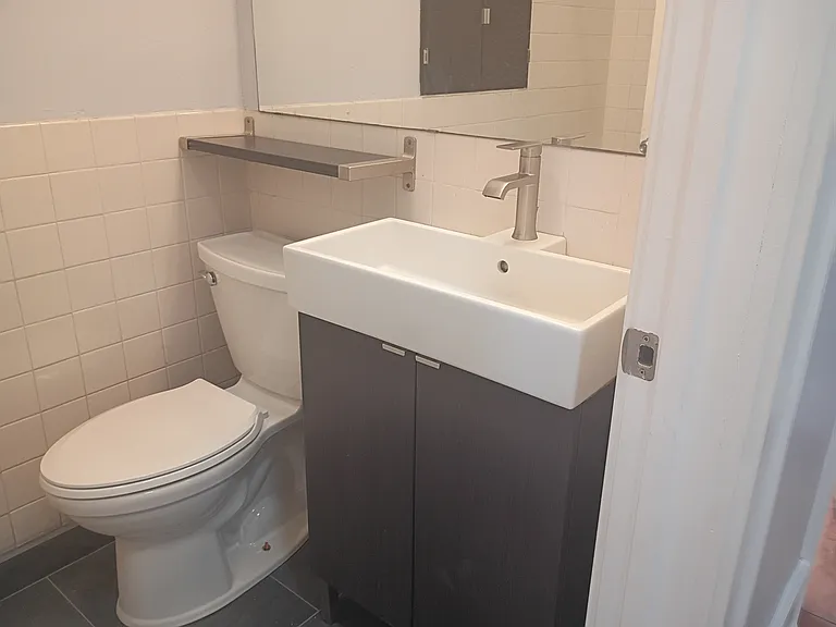 3652 S Lake Park Ave #1 — Photo 4
