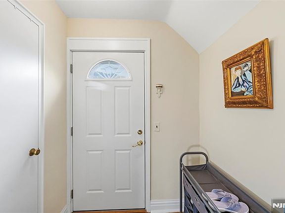 3rd image of 1028 Harvard Place