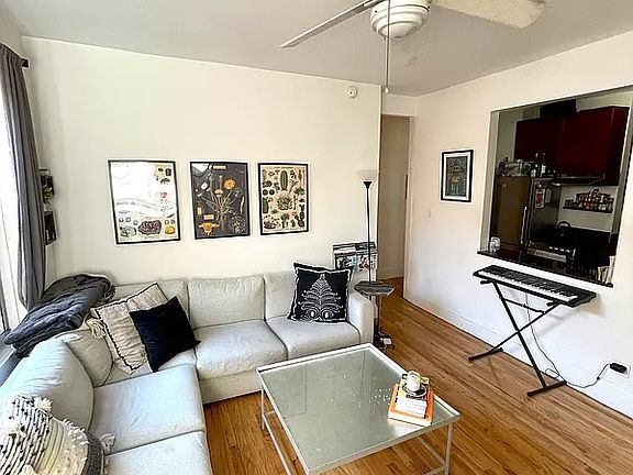 3rd image of 200 Waverly Pl APT 8