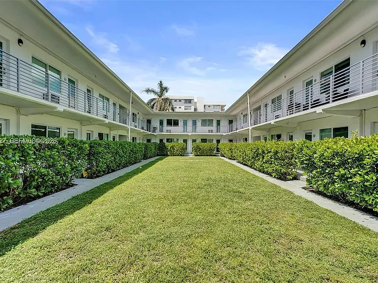 9200 E Bay Harbor Dr #1 — Photo 9
